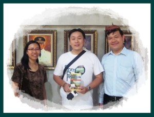 Jalan2 di Surabaya bersama Mr. Andy Kristono, Traveler, Pendiri komunitas Liburan Murah, Pemilik situs www.liburanmurah.info, Penulis buku “Wisata Hemat Ho Chi Minh dsk”, Penulis buku “Wisata Hemat Hanoi dsk”. Photo @Museum Surabaya, 2015